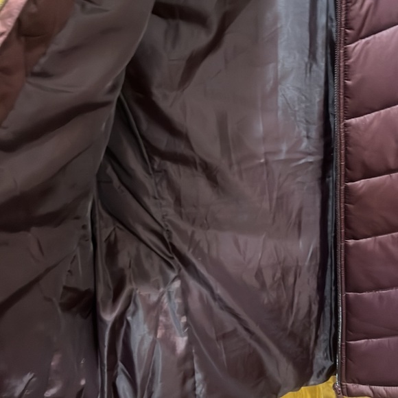 Burgundy puffy vest - Picture 6 of 9